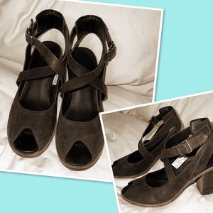 Timberland Women's "Marge" Strappy Chunky Heel Sandal Brown Taupe Pump 9